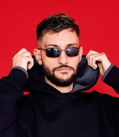 Big One Productor discográfico y DJ. Trabajo junto a su equipo en la promoción de su marca personal y el lanzamiento de nuevos proyectos musicales.